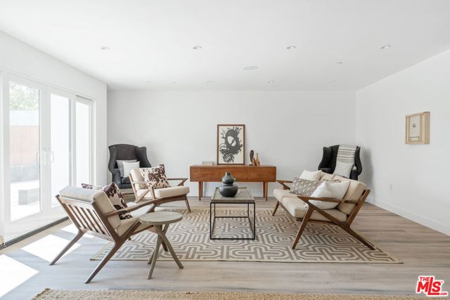 2512 Berkeley Avenue, Los Angeles, CA 90026