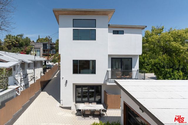 2512 Berkeley Avenue, Los Angeles, CA 90026