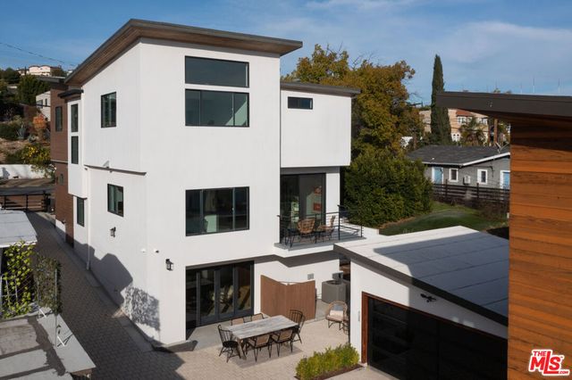 2512 Berkeley Avenue, Los Angeles, CA 90026