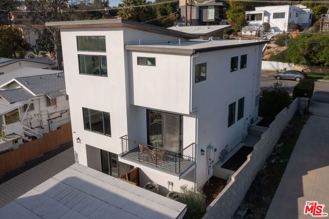 2512 Berkeley Avenue, Los Angeles, CA 90026