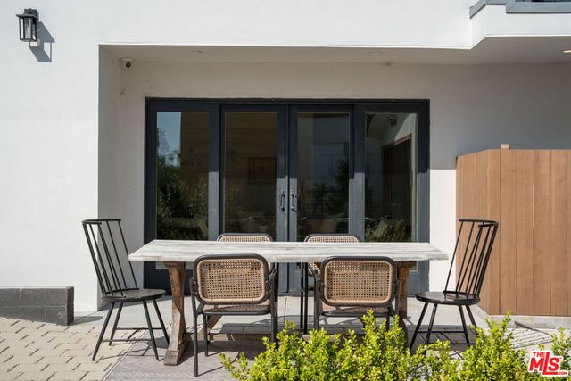 2512 Berkeley Avenue, Los Angeles, CA 90026