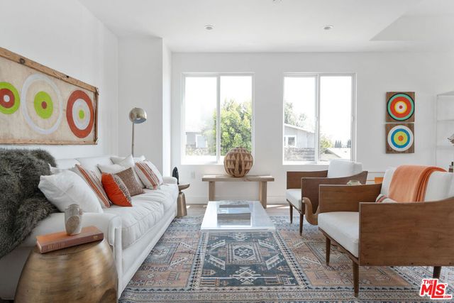 2512 Berkeley Avenue, Los Angeles, CA 90026