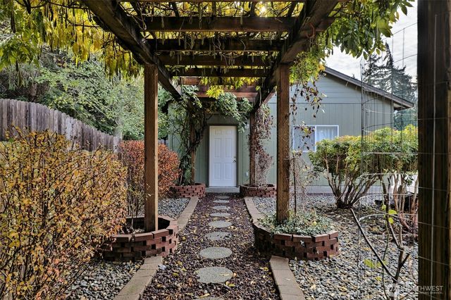 67 E South Island Drive, Shelton, WA 98584