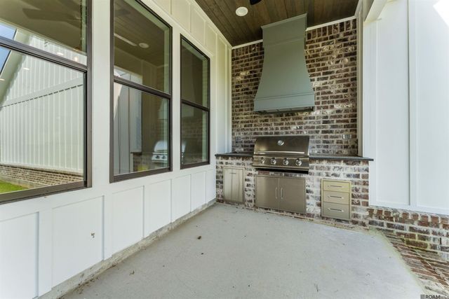 9053 Hillon Hood Rd, Denham Springs, LA 70726