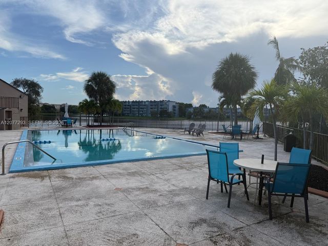 9171 Fontainebleau Boulevard 5, Miami, FL 33172