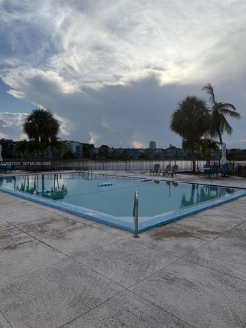 9171 Fontainebleau Boulevard 5, Miami, FL 33172