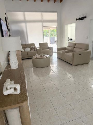 9171 Fontainebleau Boulevard 5, Miami, FL 33172