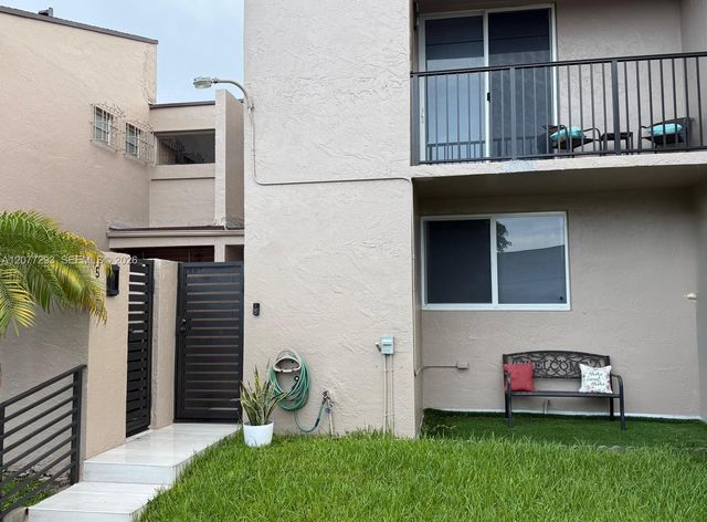 9171 Fontainebleau Boulevard 5, Miami, FL 33172