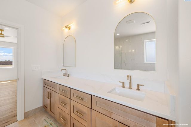 8601 Tendril Lane, Pasco, WA 99301