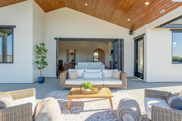 8601 Tendril Lane, Pasco, WA 99301