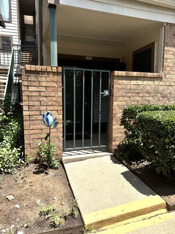 2300 Balsam Drive G102, Arlington, TX 76006