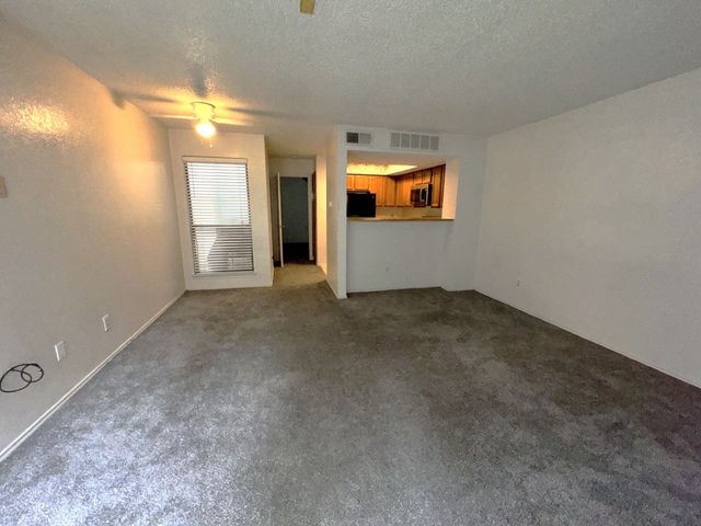 2300 Balsam Drive G102, Arlington, TX 76006