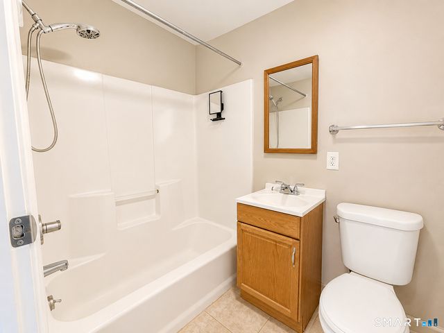 82 Main Street, East Hampton, CT 06424