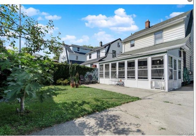 8946 215th Place, Queens Village, NY 11427