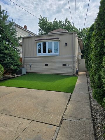 3760 N Osceola Avenue, Chicago, IL 60634