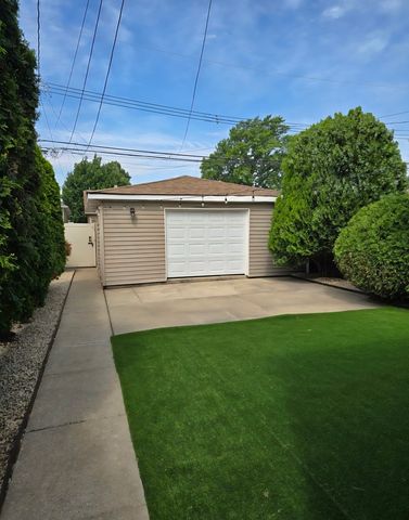 3760 N Osceola Avenue, Chicago, IL 60634