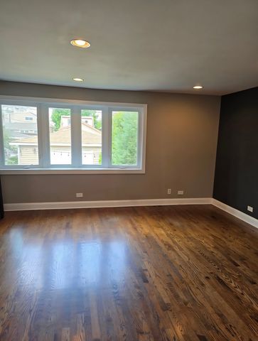 3760 N Osceola Avenue, Chicago, IL 60634