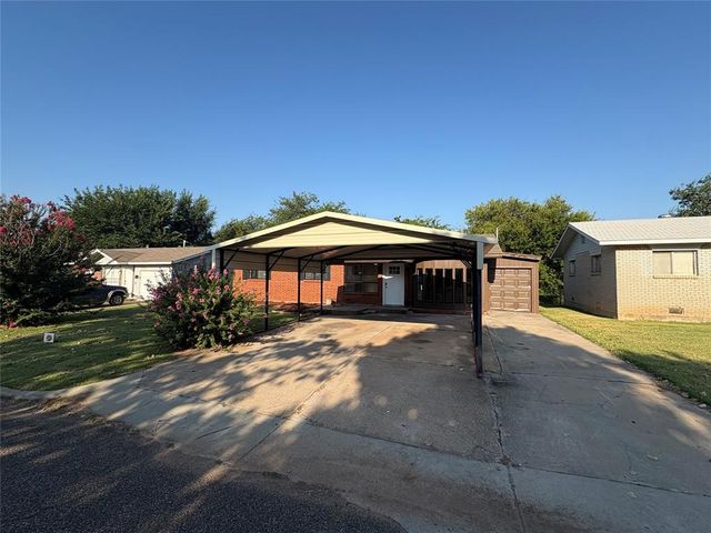 2605 Queensbury Road, Moore, OK 73160