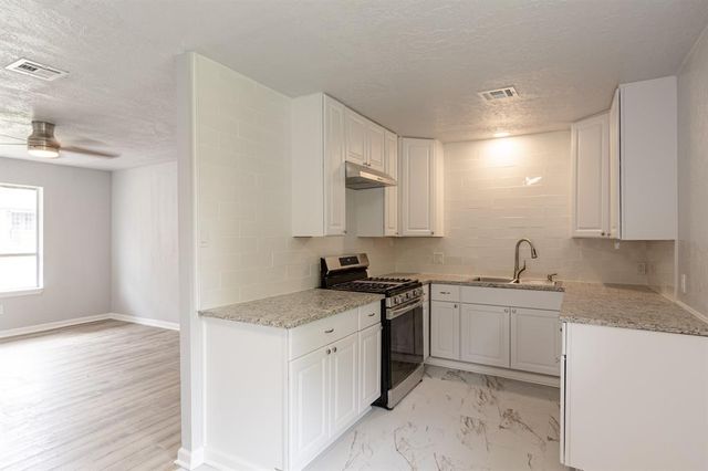 2605 Queensbury Road, Moore, OK 73160