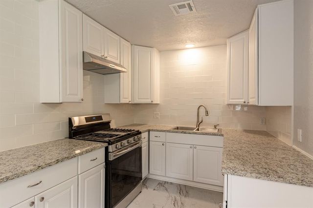 2605 Queensbury Road, Moore, OK 73160