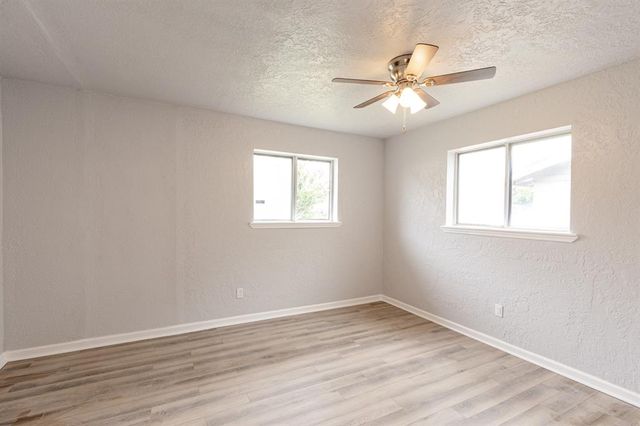 2605 Queensbury Road, Moore, OK 73160