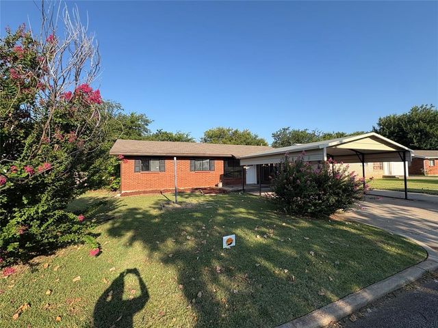 2605 Queensbury Road, Moore, OK 73160