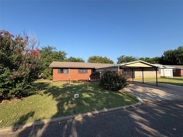 2605 Queensbury Road, Moore, OK 73160