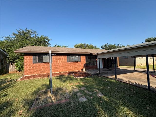 2605 Queensbury Road, Moore, OK 73160