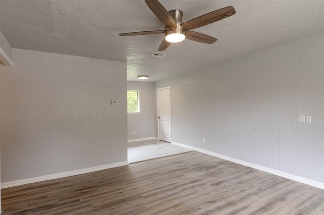 2605 Queensbury Road, Moore, OK 73160