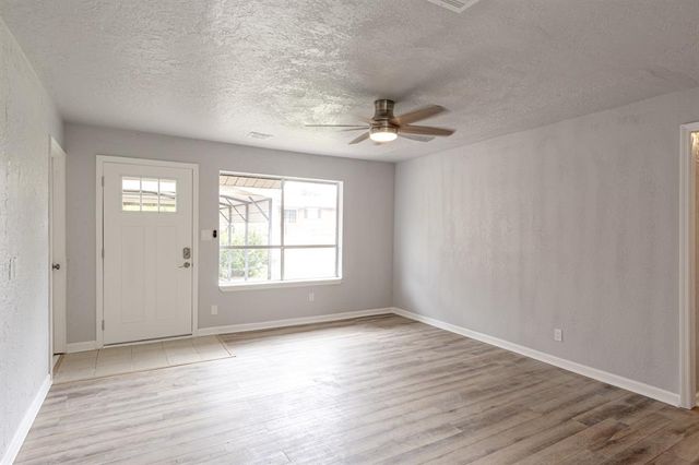 2605 Queensbury Road, Moore, OK 73160