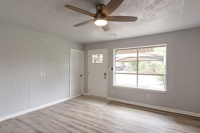 2605 Queensbury Road, Moore, OK 73160