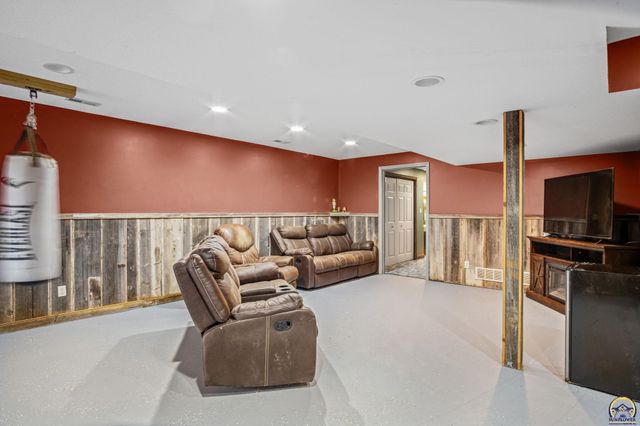 10010 Hwy K-16, Holton, KS 66436