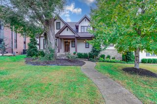 210 38th Ave, N, Nashville, TN 37209