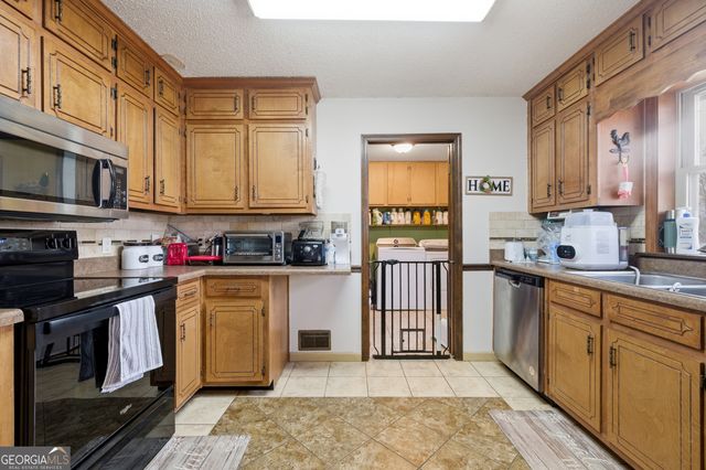 298 Trestle Road, Locust Grove, GA 30248