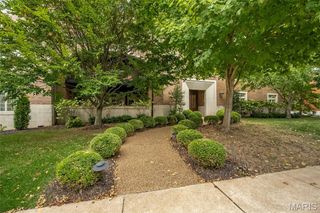 23 Brighton Way 100, Clayton, MO 63105
