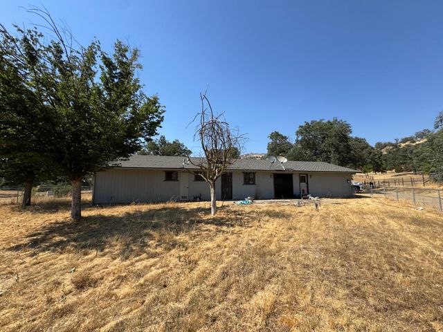 37307 Mistletoe Road, Yokuts Valley, CA 93675