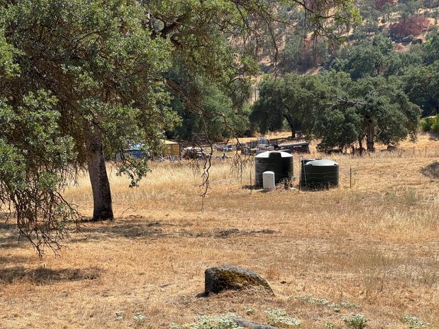 37307 Mistletoe Road, Yokuts Valley, CA 93675