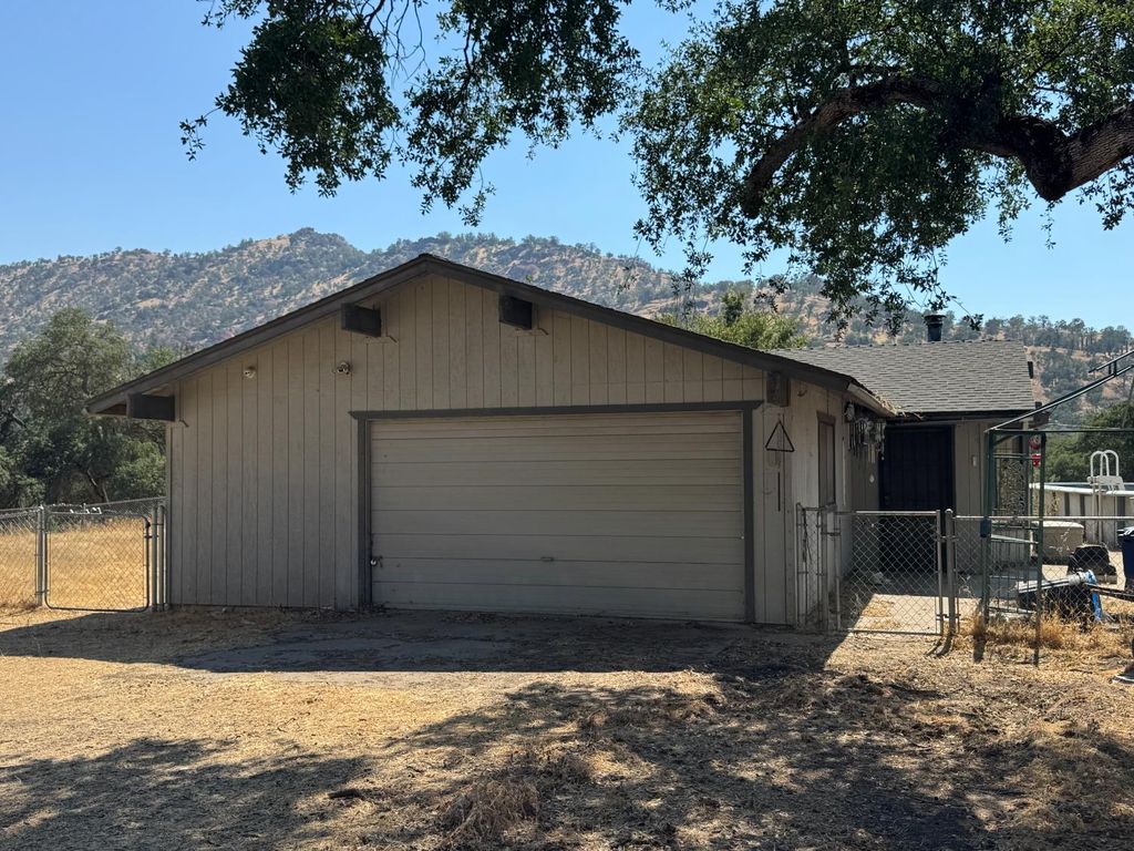 37307 Mistletoe Road, Yokuts Valley, CA 93675