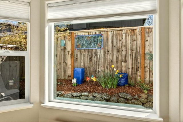 58 N Mountain Avenue, Ashland, OR 97520