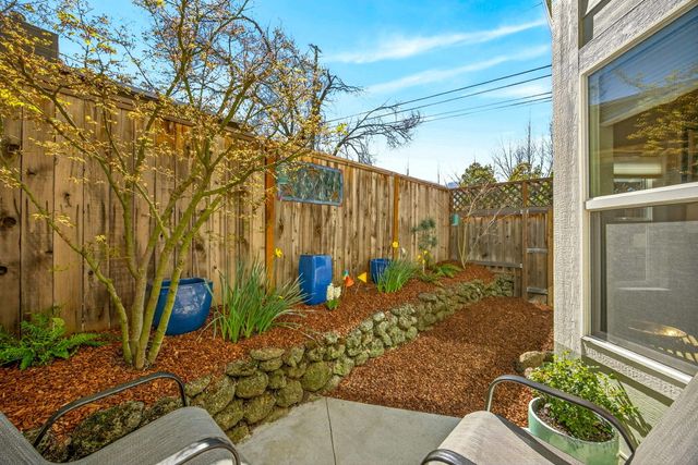 58 N Mountain Avenue, Ashland, OR 97520