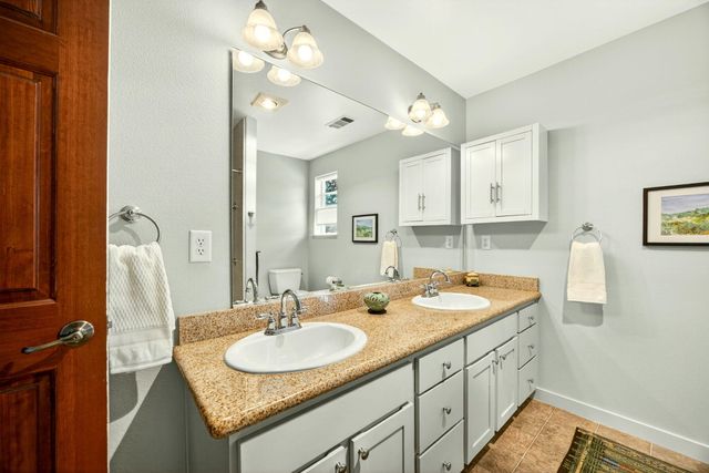 58 N Mountain Avenue, Ashland, OR 97520