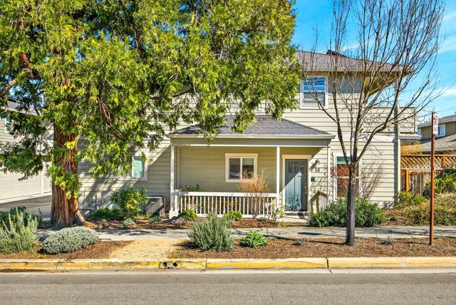 58 N Mountain Avenue, Ashland, OR 97520