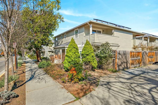 58 N Mountain Avenue, Ashland, OR 97520