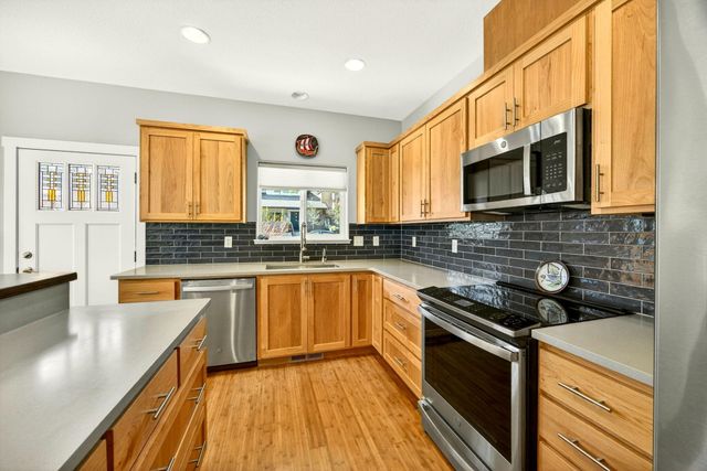 58 N Mountain Avenue, Ashland, OR 97520