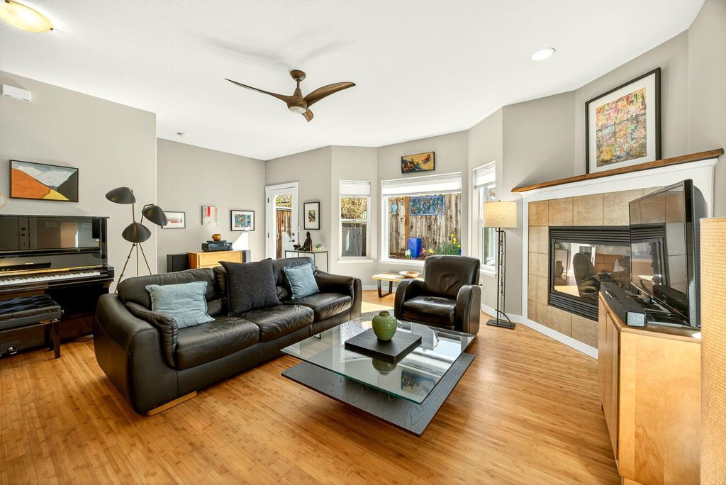 58 N Mountain Avenue, Ashland, OR 97520