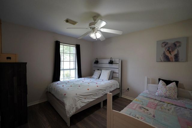 200 Canterbury Drive, Conroe, TX 77303