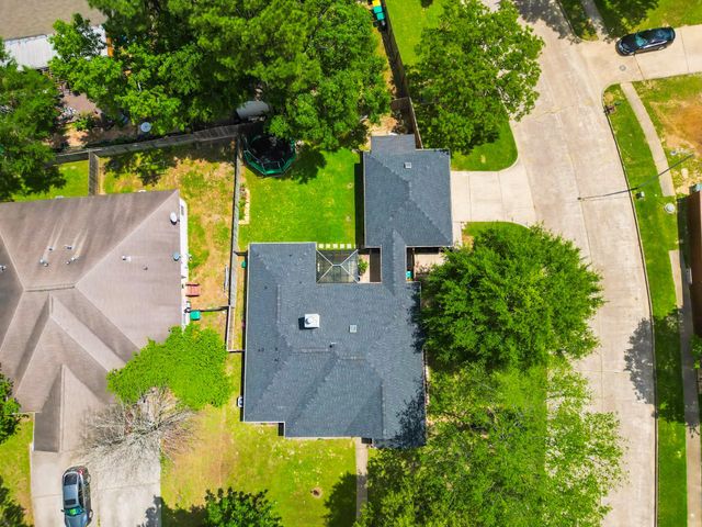 200 Canterbury Drive, Conroe, TX 77303