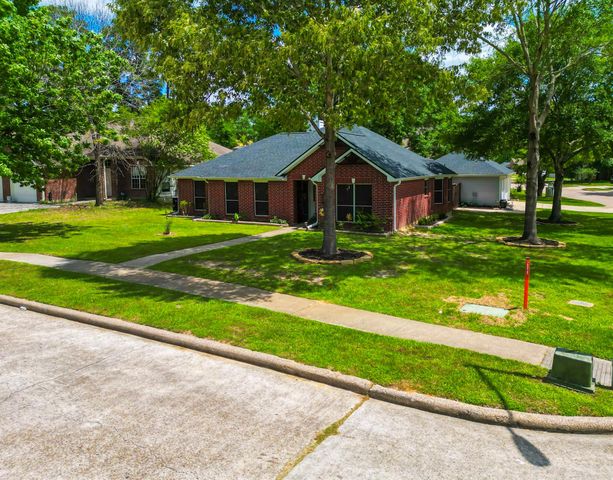 200 Canterbury Drive, Conroe, TX 77303