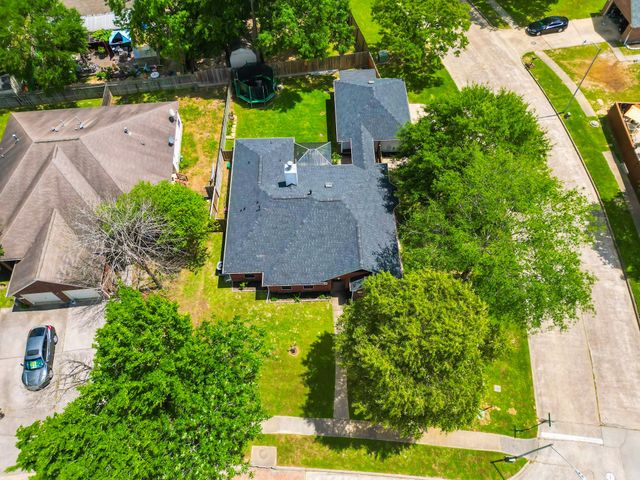 200 Canterbury Drive, Conroe, TX 77303