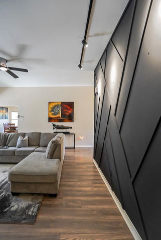 200 Canterbury Drive, Conroe, TX 77303